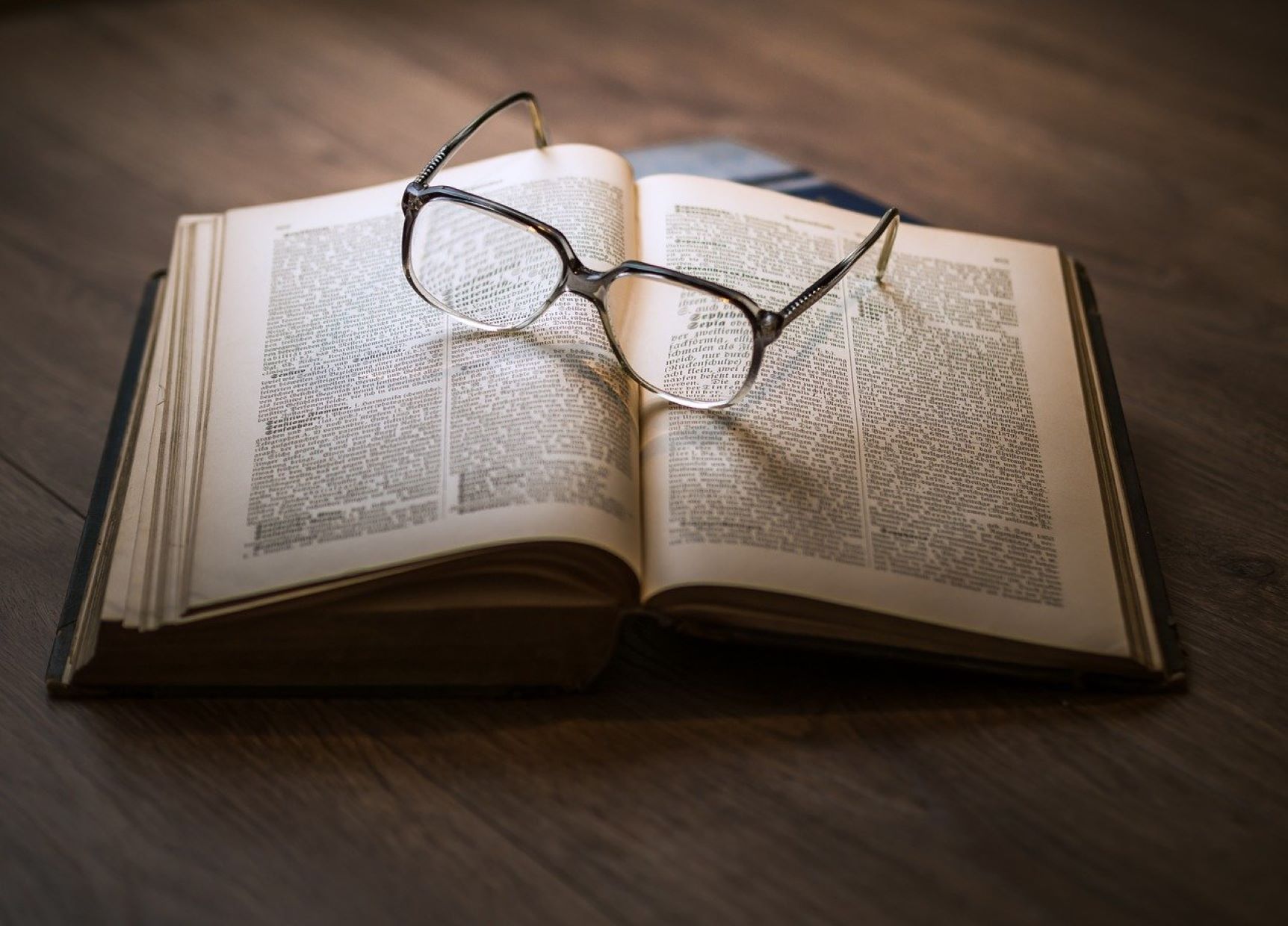 Glasses Book Education Eyeglasses  - DariuszSankowski / Pixabay